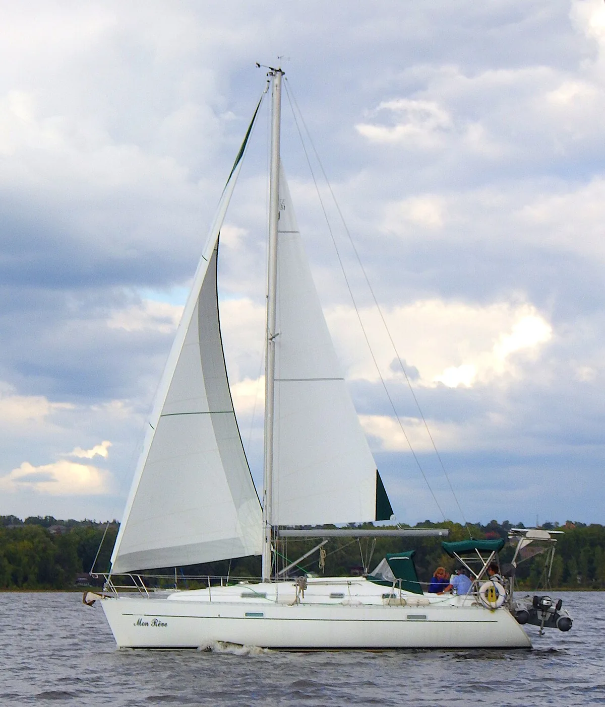 Fotografia de um exemplar de Beneteau 331