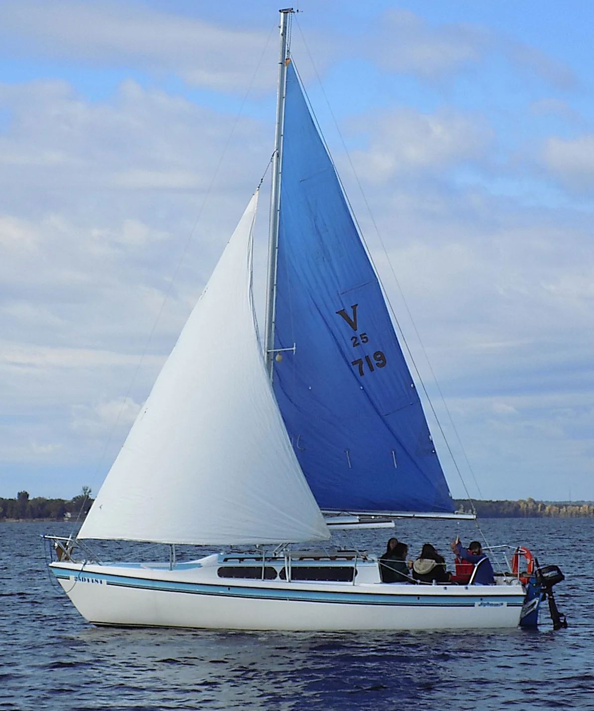 Photograph of an example of MacGregor 25