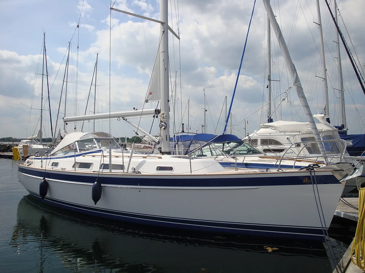 Fotografia de um exemplar de Hallberg-Rassy 372